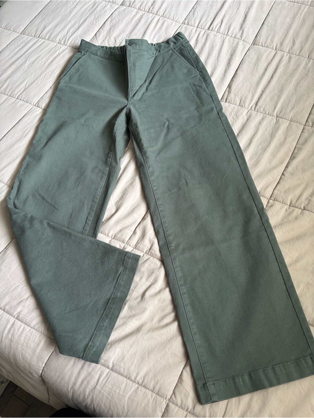 Oak and Fort Straight-Leg Twill Pants in Sage Green